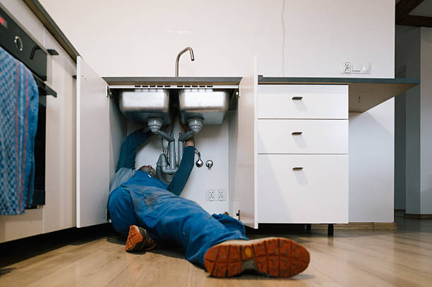 Professional Emergency Plumber technician working in Logan, OH